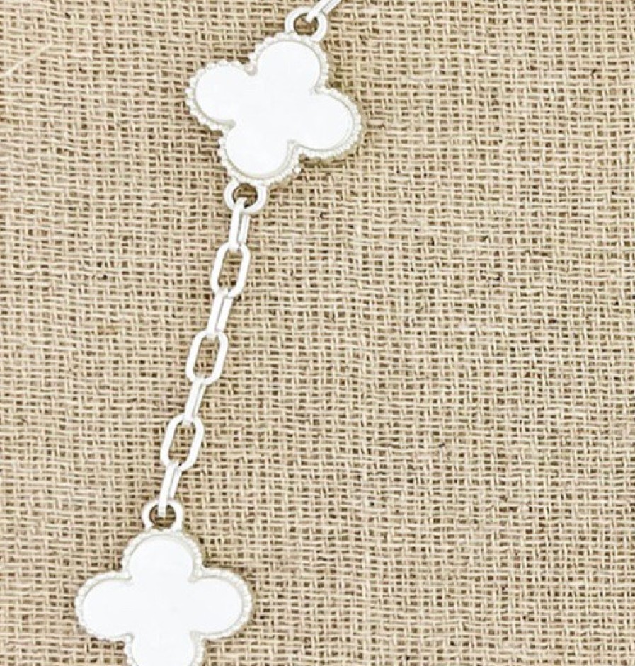 La Maison Necklaces | Envy Short Silver And Pearl White Clover Necklace - La Maison