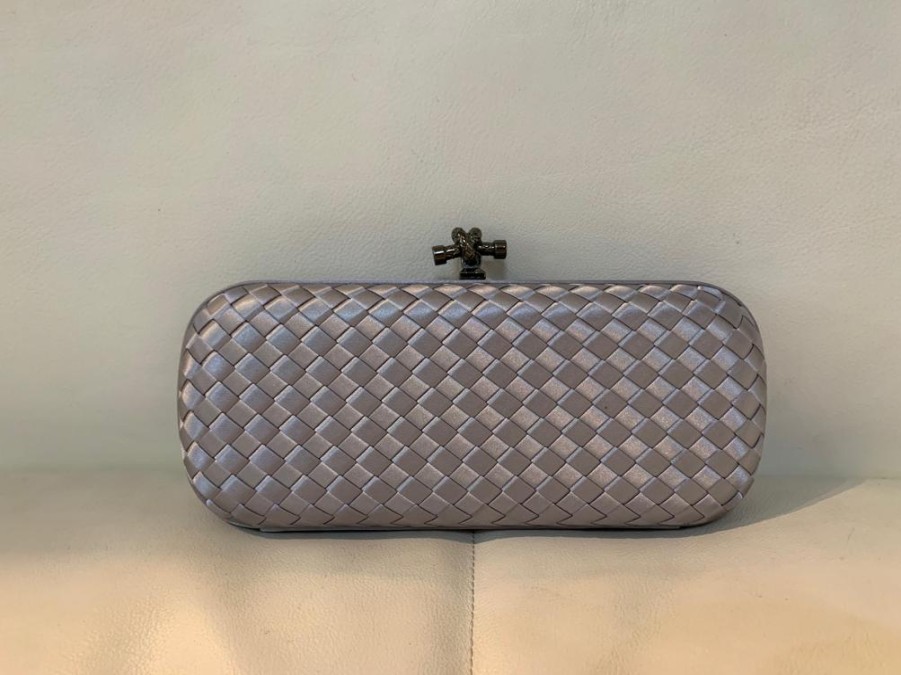 La Maison Accessories | The Woven Clutch - La Maison